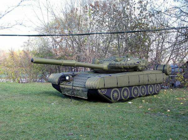 乌兰察布陆地军事假目标坦克